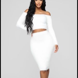 2 piece white fizzy winter outfit. Skirt crop top.